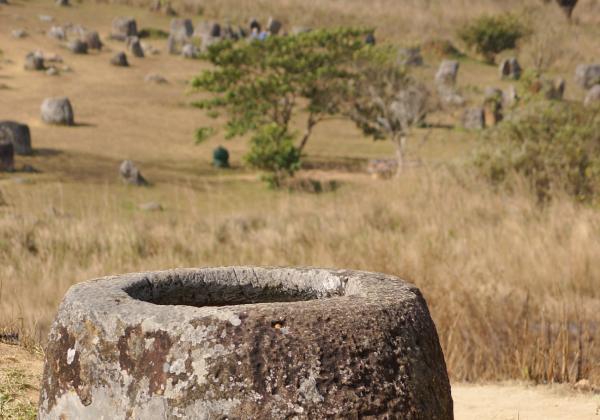 Die Ebene der Tonkrüge: Ein archäologisches Rätsel in Xieng Khouang