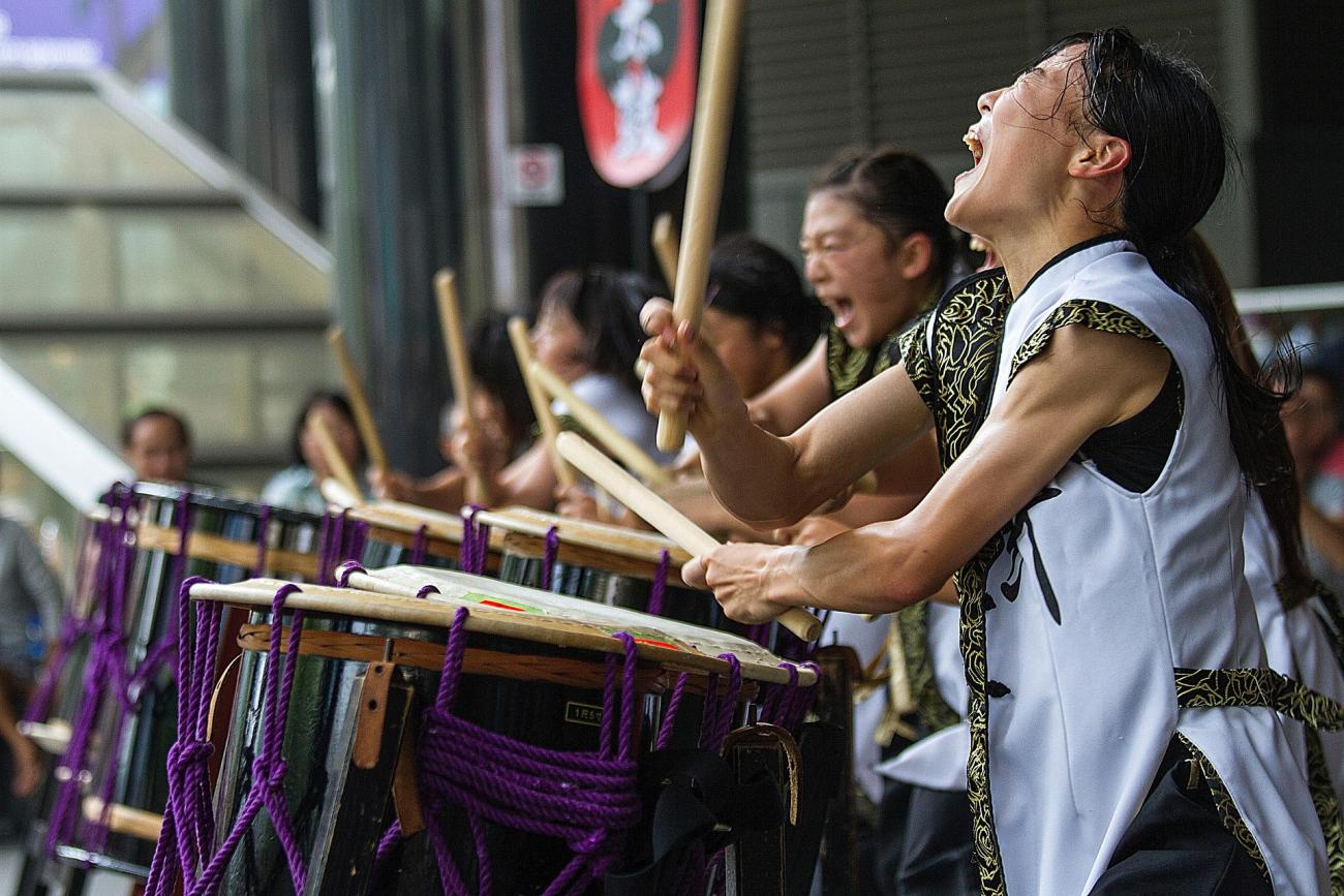 Japans Festivals: Von Feuerwerken zu traditionellen Tänzen