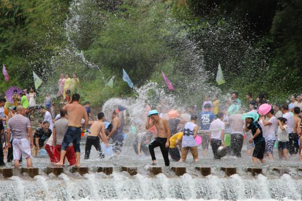 Songkran: Thailands feucht-fröhliches Neujahrsfest