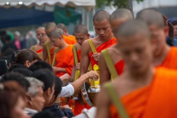 Mönche und Märkte: Spirituelle Erlebnisse in Luang Prabang